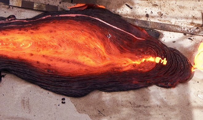 Как выглядит вулкан с магмой из расплавленного металла 