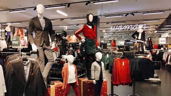 Крупнейший французский бренд одежды уходит из России