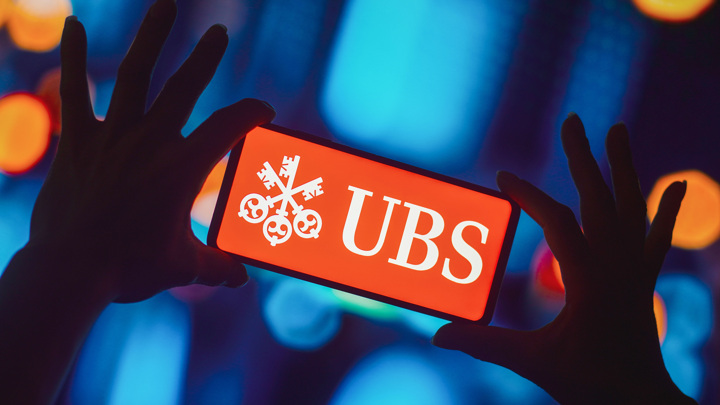 Швейцарский банк UBS приобрел Credit Suisse