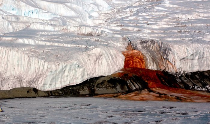 Секрет Кровавых водопадов Антарктиды поможет в изучении Вселенной 