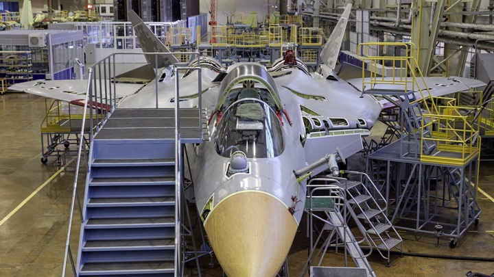 Производство боевых самолетов идет "драматичными темпами"