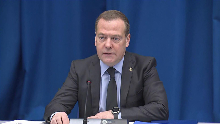 Медведев: "Единая Россия" подготовит предложения по налогам