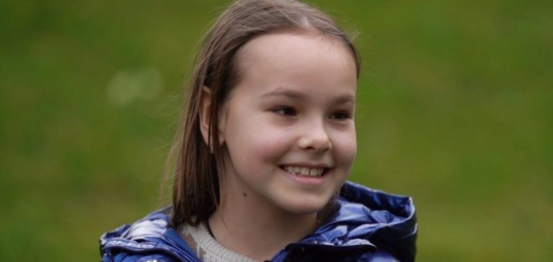 Раненая 9-летняя Ева из Запорожья прошла курс реабилитации от Фонда Рината Ахметова