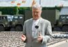 На войне каникул не бывает: Порошенко везет на фронт очередную партию дронов и окопных РЭБ