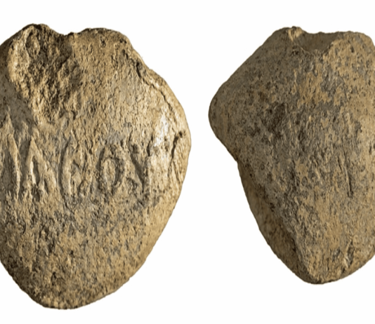 Греческая пуля для пращи возрастом 2100 лет принесла врагу издевательское послание